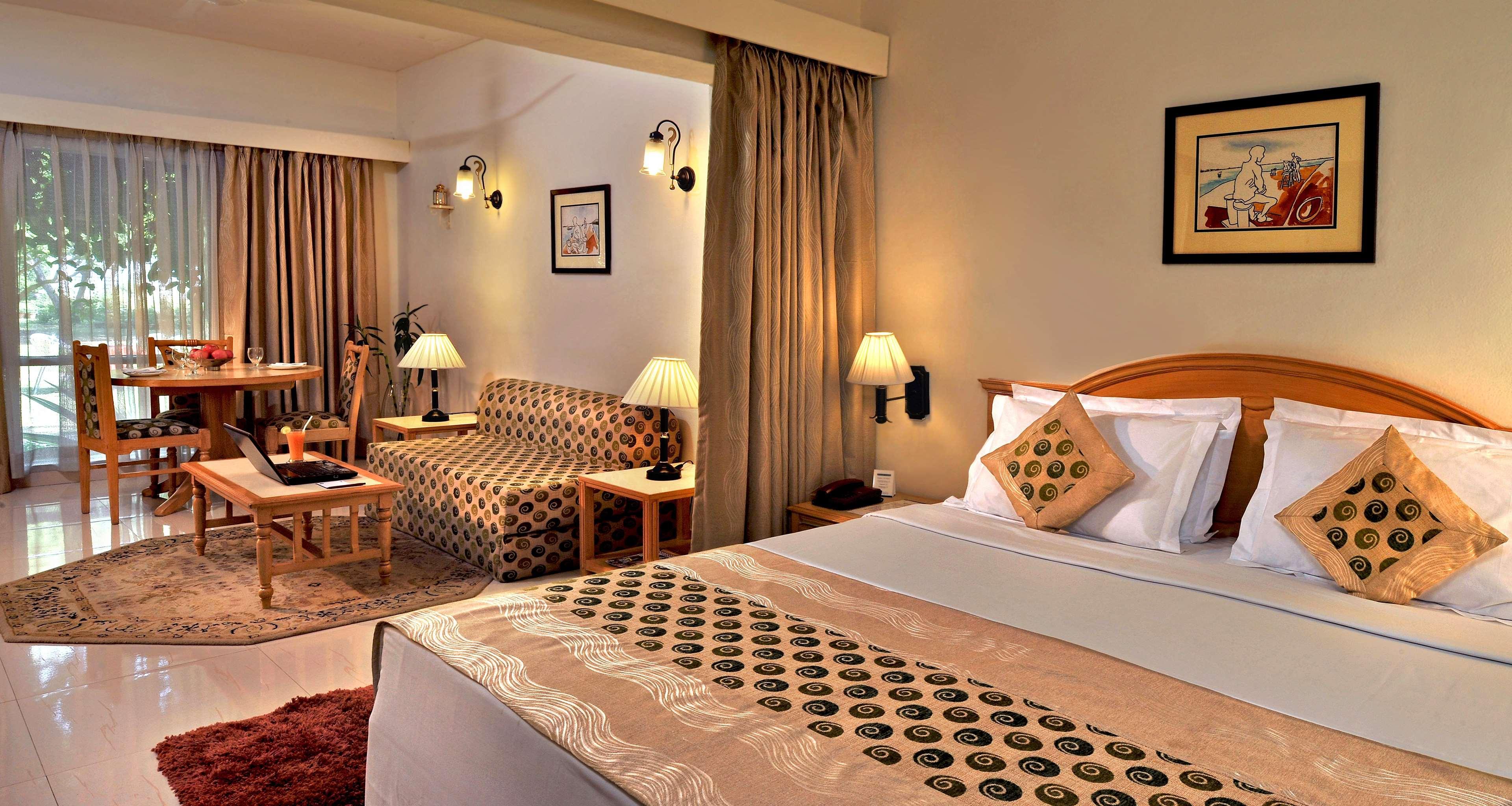 Best Western Resort Country Club Гургаон Экстерьер фото