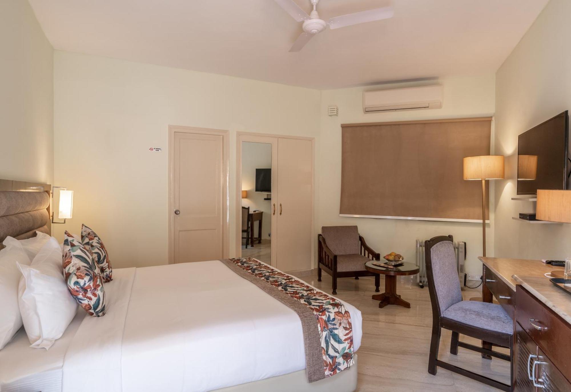 Best Western Resort Country Club Гургаон Экстерьер фото